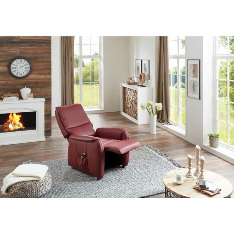 Europa Möbel Collection EM Witten Fernsehsessel mit Lederbezug in Braun mit Relaxfunktion als Wohnbeispiel.