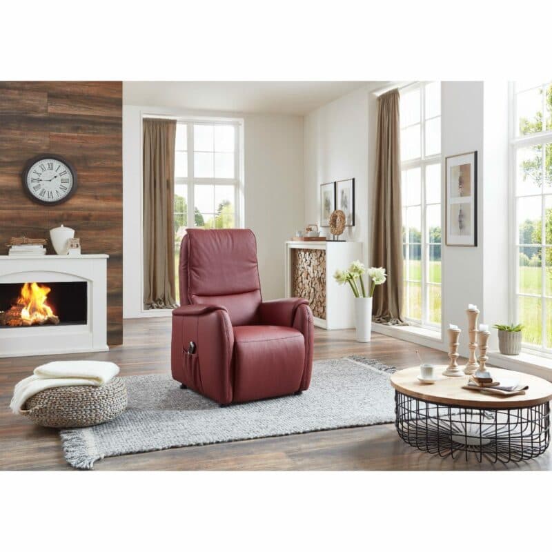 Europa Möbel Collection EM Witten Fernsehsessel mit Lederbezug in Merlot als Wohnbeispiel.