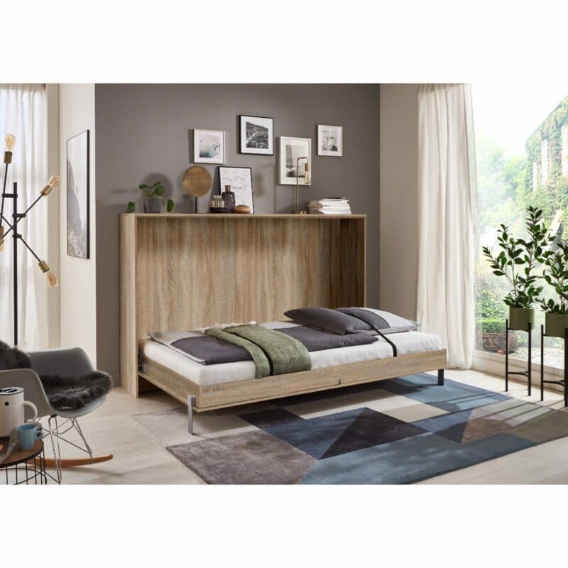 Wimex Juist Schrankbett 120x200 cm in Eiche Dekor als Wohnbeispiel in aufgeklapptem Zustand.