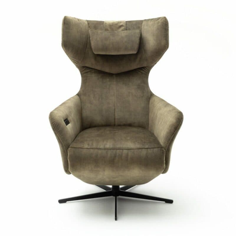 Contur Einrichten Noto Relax II motorisch verstellbarer Sessel mit Veloursbezug in Moosgrün und Kopfstütze in frontaler Ansicht.
