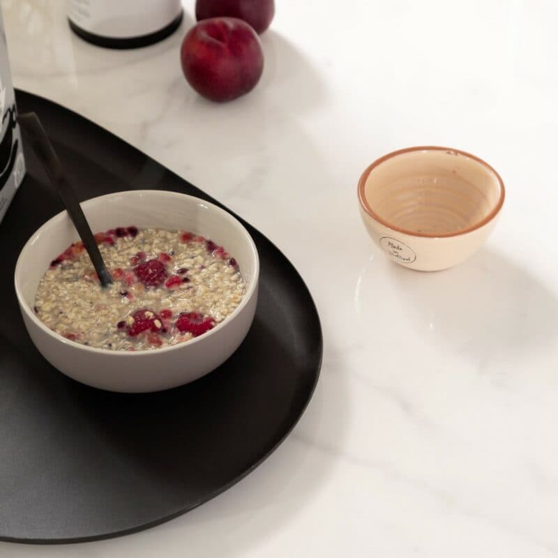 Esstisch mit Keramik-Tischplatte in Weiß Detailansicht mit Wohnbeispiel