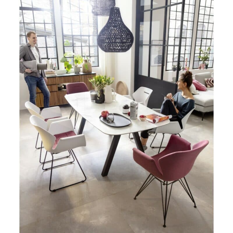 Raum.Freunde Jari Esstisch mit Keramik-Tischplatte in Weiß Wohnbeispiel