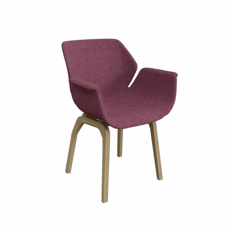Raum.Freunde Tooon Stuhl mit Armlehnen in Textilgewebe Braveheart Damson 29 mit 4-Fuß-Gestell in Eiche.