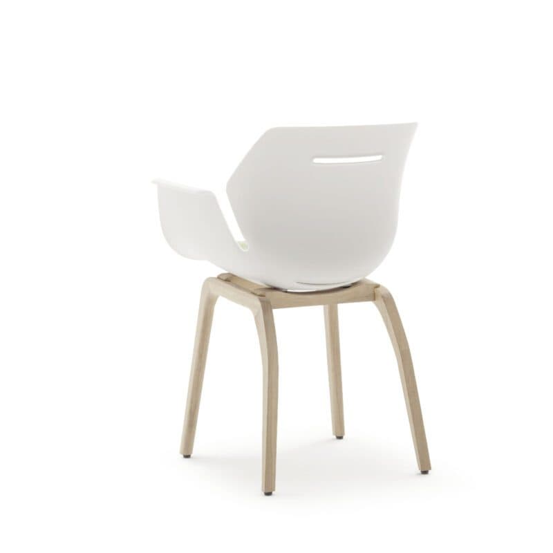 Raum.Freunde Tooon Stuhl mit Armlehnen, Sitzschale in Kunststoff weiß mit 4-Fuß-Gestell in Eiche.