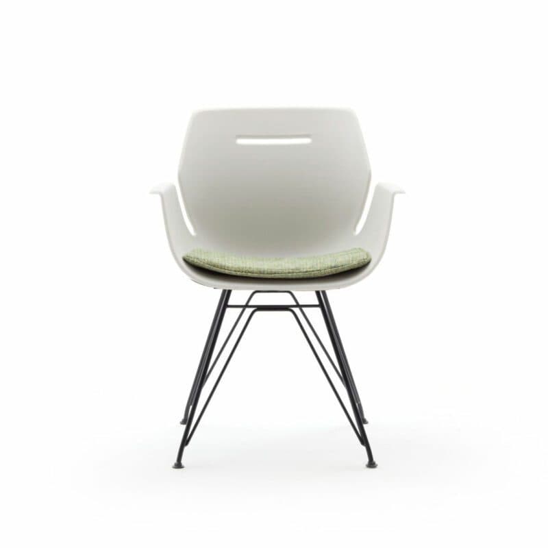 Raum.Freunde Tooon Stuhl mit Armlehnen, Sitzschale in Kunststoff weiß mit Metallgestell in Schwarz.