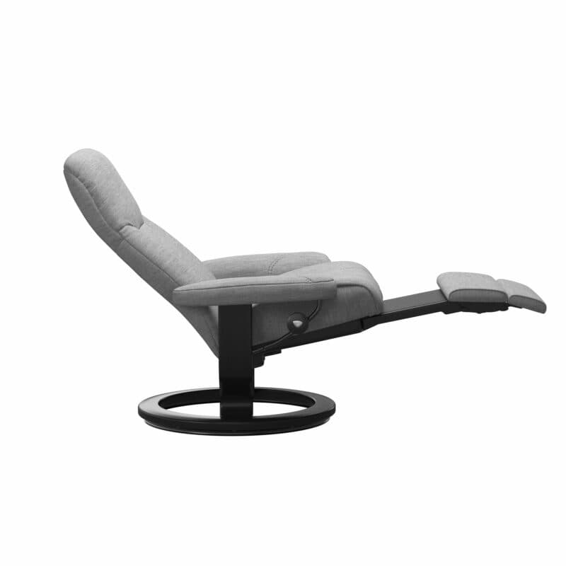 Stressless Consul Classic Power Relaxsesselmit Textilbezug Lina Grey und Gestell in Holz, schwarz - Relaxposition