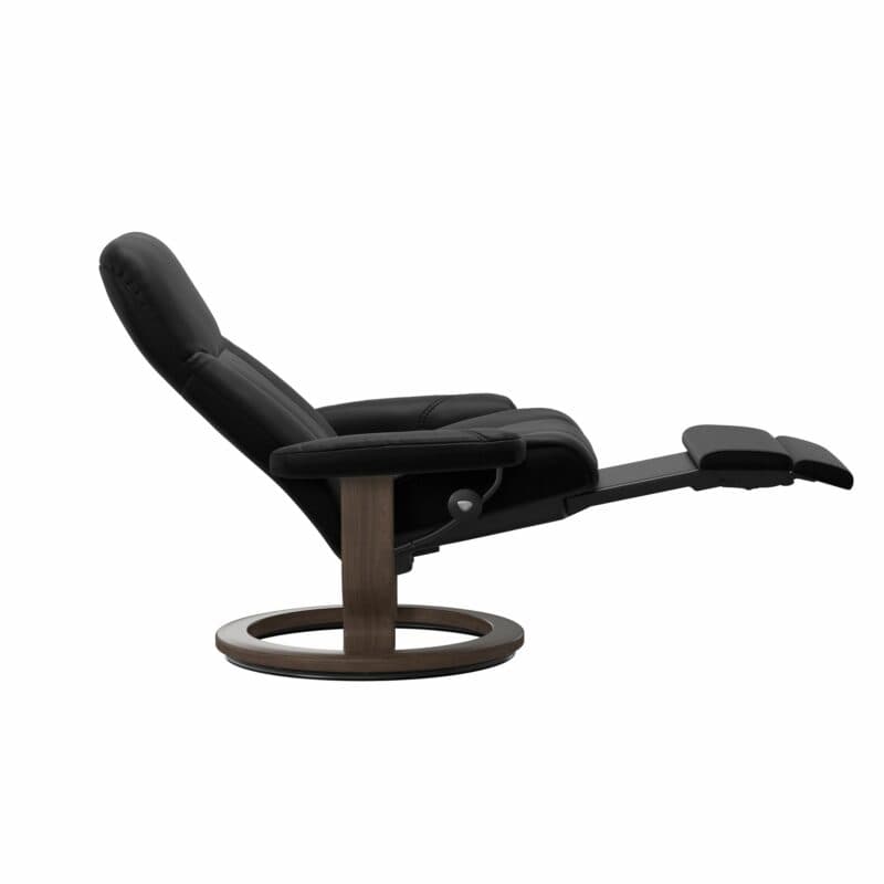 Stressless Consul Classic Power Relaxsessel mit Lederbezug Batick Black und Gestell in Walnuss - Relaxfunktion
