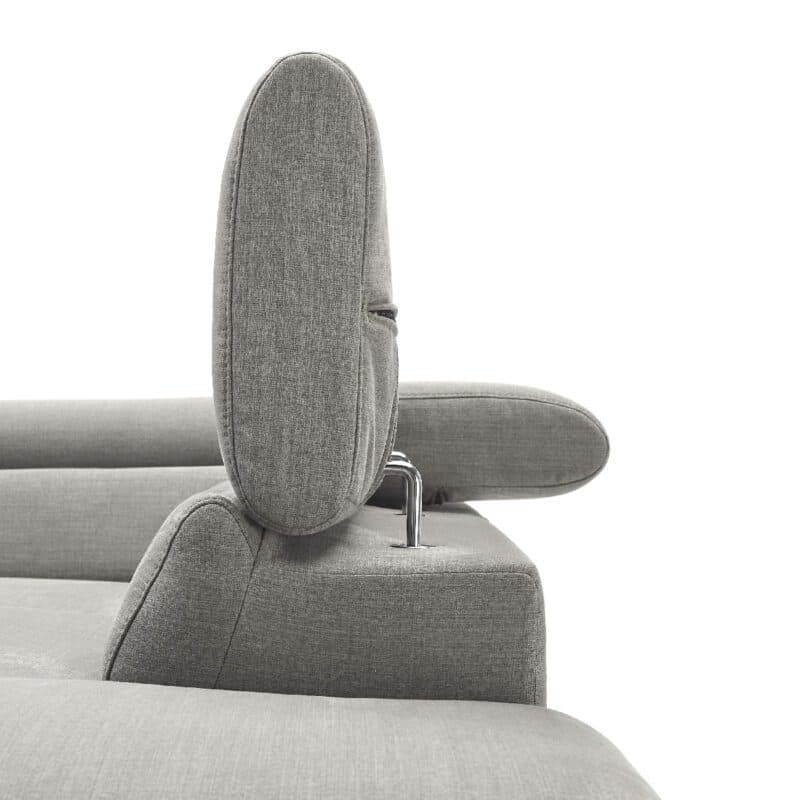 Trendstore Cassandra Ecksofa mit Bezug Webstoff Taupe und Ottomane rechts – Detail Position Kopfstütze