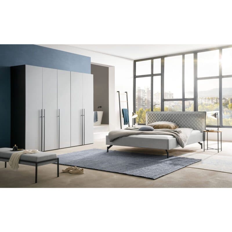 Hasena Nardo Polsterbett 160 x 200 Flachgewebe 335 Pepe grey Metallfüße anthrazit pulverbeschichtet Wohnbeispiel