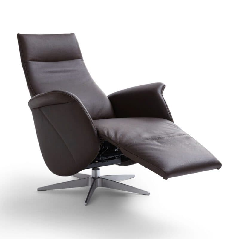 Contur Einrichten Girona Relexsessel in Leder Semira 6500 dunkelbraun und mit 5-Sternfußgestell Aluminium