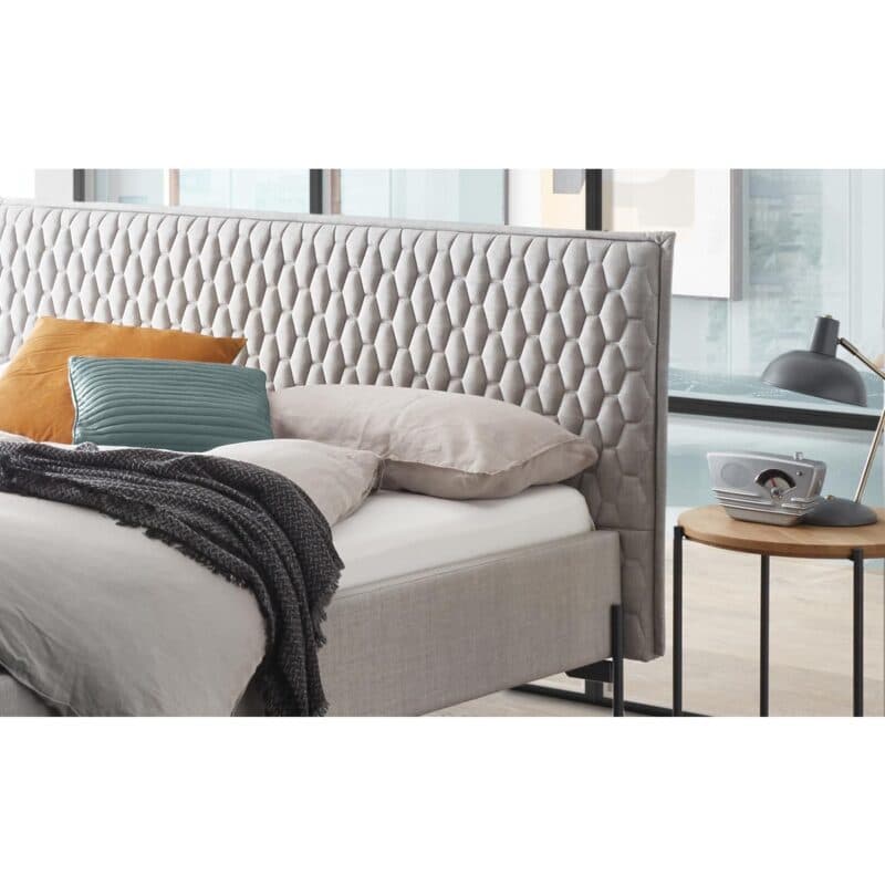 Hasena Gloria Polsterbett 180 x 200 Flachgewebe 335 Pepe grey Metallfüße anthrazit pulverbeschichtet Detail Kopfteil