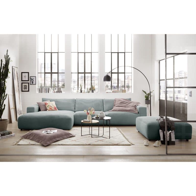 Musterring Lucia 3,5 Sitzer Ecksofa Cord mit Ottomane links und Bezug in Light Blue – Wohnbeispiel