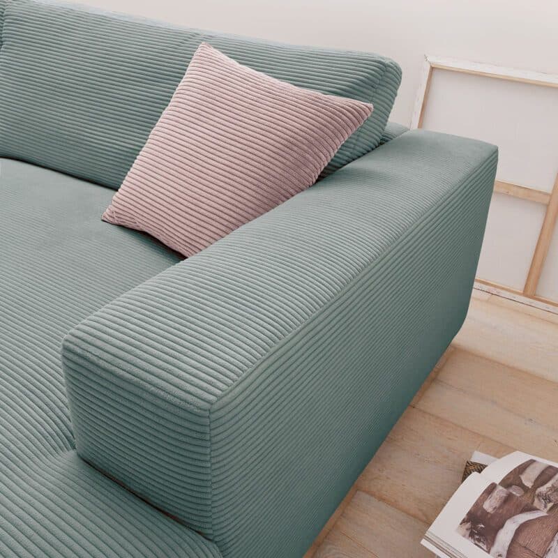 Musterring Lucia 3,5 Sitzer Ecksofa Cord mit Ottomane rechts und Bezug in Light Blue – Detail Bezug