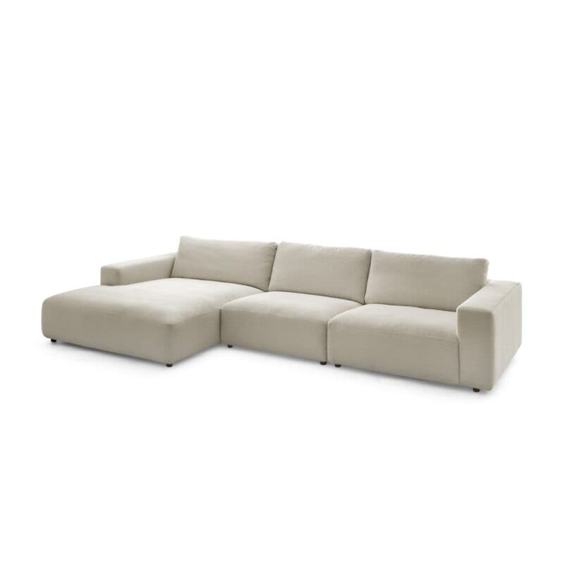 Musterring Lucia 3,5 Sitzer Ecksofa Cord mit Ottomane links und Bezug in Light Grey – Wohnbeispiel