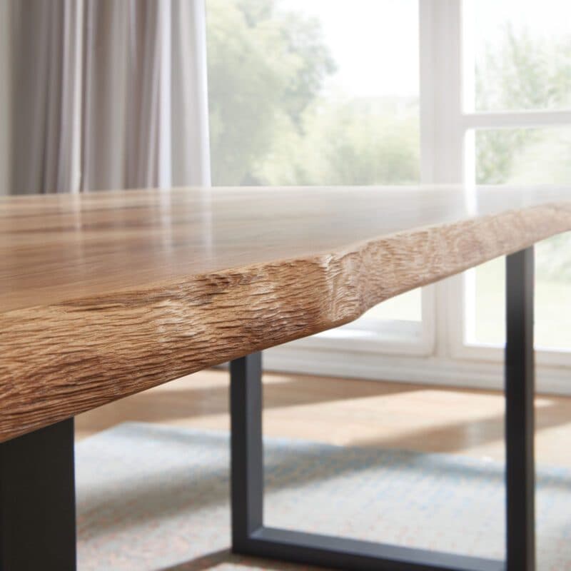 Trendstore Guilio Esstisch in Wildeiche massiv geölt mit Baumkante und Epoxidharz-Füllung.