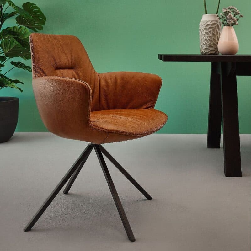 Contur Einrichten Pegara Armlehnstuhl in Leder Cognac – Wohnbeispiel