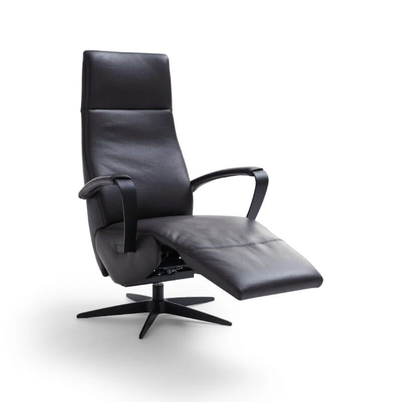 Contur Einrichten Girona Relexsessel in Leder graphit – mit ausgefahrenem Fußteil