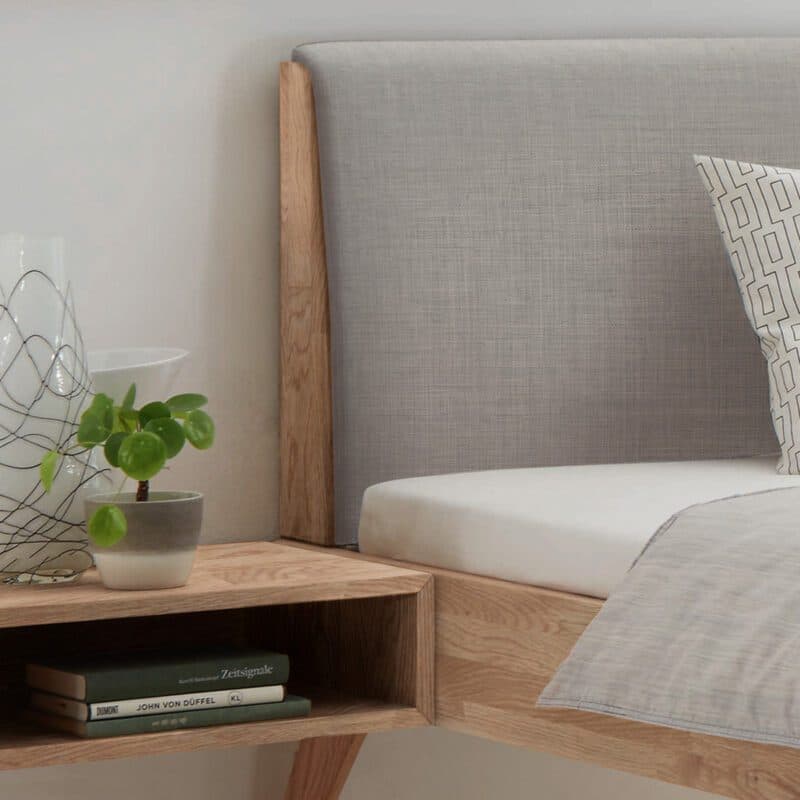 Hasena Simone Massivholzbett LF 180 x 200 Eiche bianco geölt und Kopfteilbezug Flachgewebe 335 Pepe grey BHL ca. 186 x 91 x 215 cm Detailbild Kopfteil