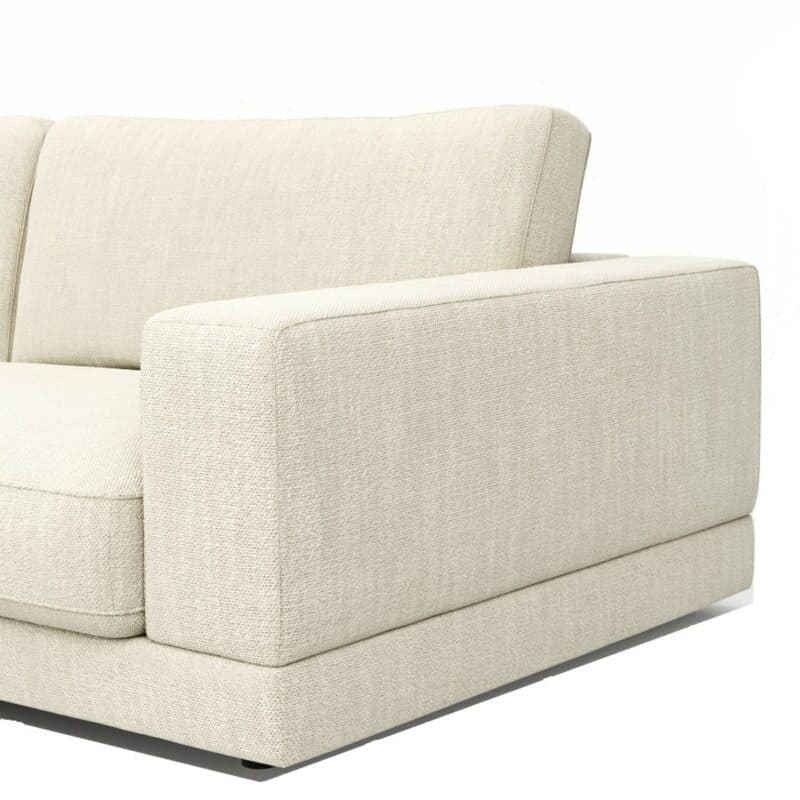 Raum.Freunde Juni Ecksofa 1,5-Sitzer mit Bezug aus Flachgewebe in Natur und Ottomane links - Detailansicht Armlehne