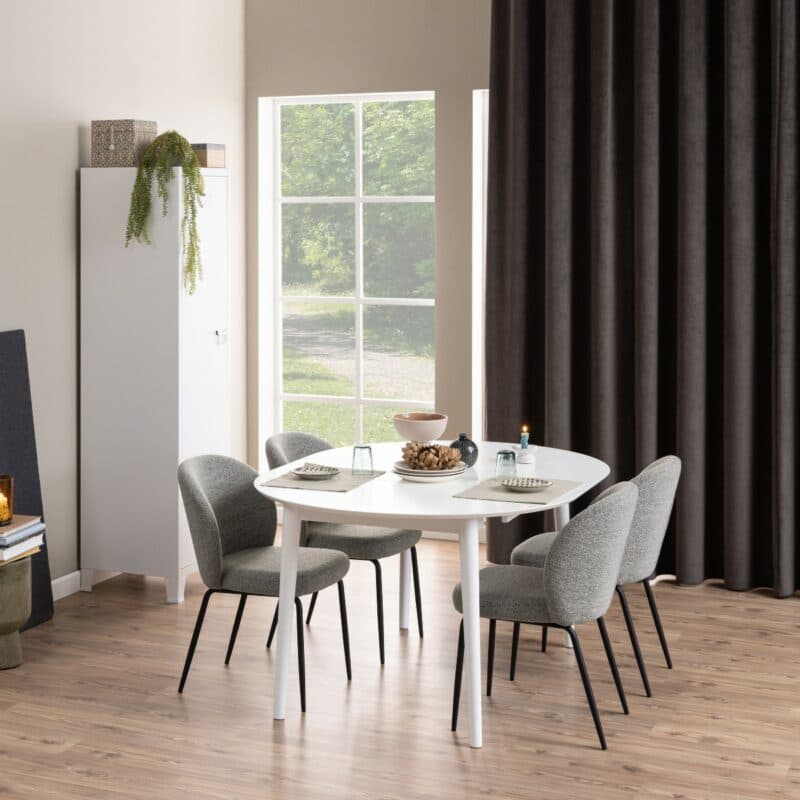 Esszimmerstuhl in Bezug Monza Grau 120 und Gestell in Metall Schwarz matt - Wohnbeispiel