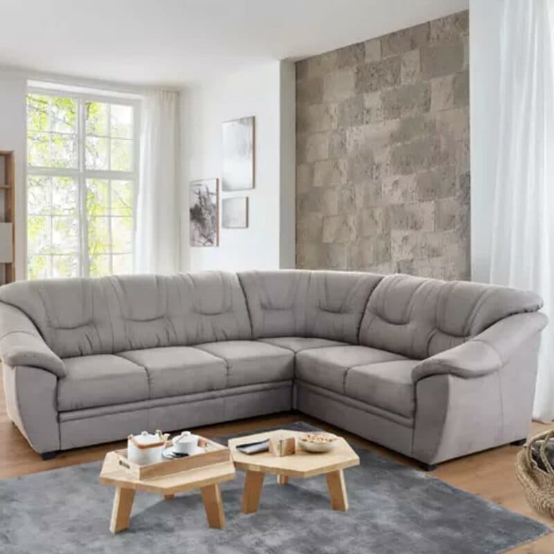 Polsteria Savona Ecksofa mit Bezug in Flachgewebe Euphoria 10 Grey und Ottomane rechts — Wohnbeispiel