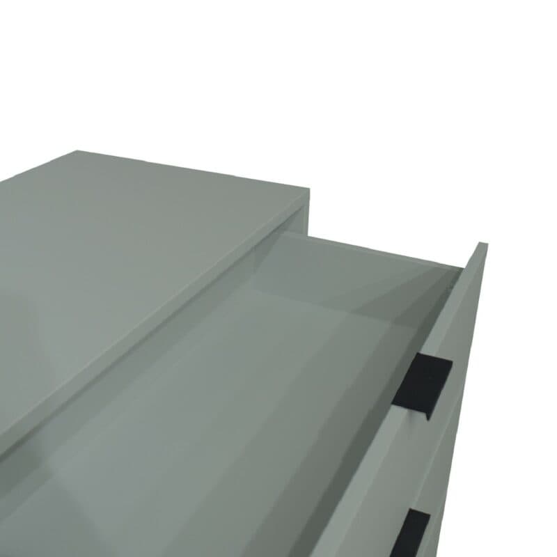 Trendstore Milana Kommode mit 3 Schubladen in Lack piniengrün matt — Detailansicht mit Schubladen offen