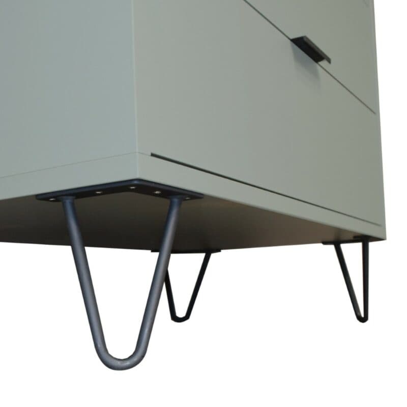 Trendstore Milana Kommode mit 4 Schubladen in Lack piniengrün — Detailansicht Drahtfüße