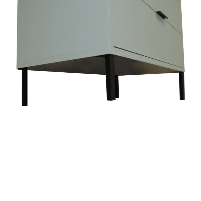 Trendstore Milana Kommode mit 5 Schubladen in Lack piniengrün — Detailansicht quadratische Füße