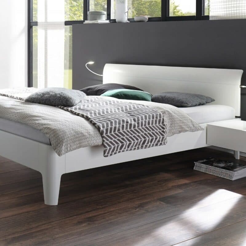 Hasena Fine Line Vola Syma Xylo Massivholzbett in Buche weiß - Wohnbeispiel