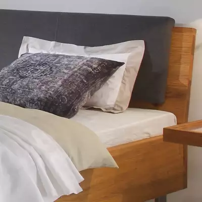 Hasena Oak-Wild Sion Cadro 23 Ravo Indus Massivholzbett - Wohnbeispiel mit Detailansicht