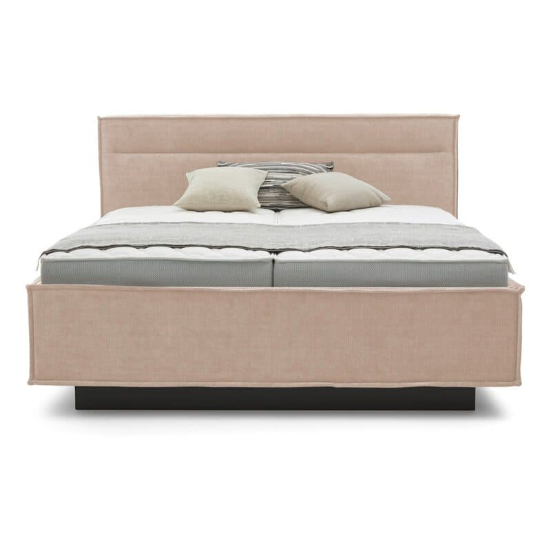 Musterring JustB! Polsterbett in Flair 10070 weiß frontal mit Deko