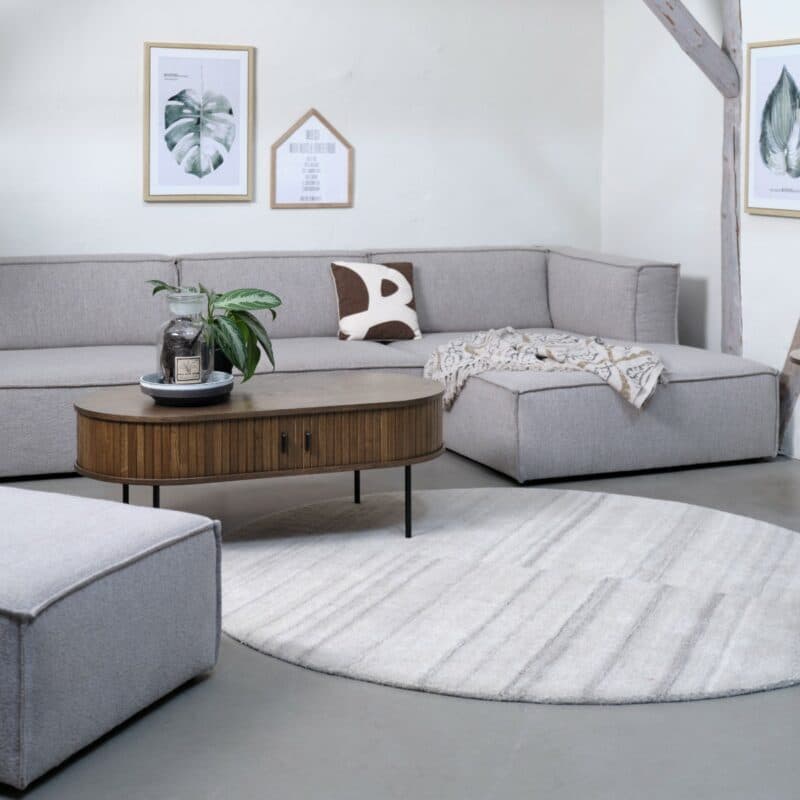Trendstore Uriel Couchtisch in Eiche Furnier Smoked mit Füßen und Griffen aus Metall - Wohnbeispiel