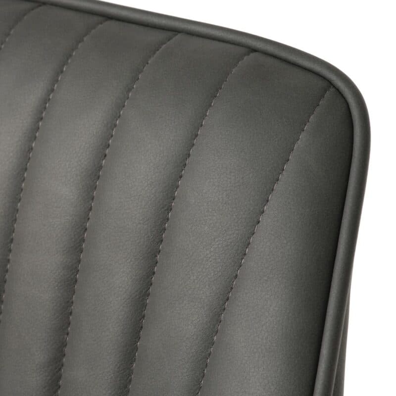 Trendstore Melfort Armlehnstuhl aus Kunstleder in Dunkelgrau mit Metallfüßen in Schwarz - Detailansicht Rückenlehne.