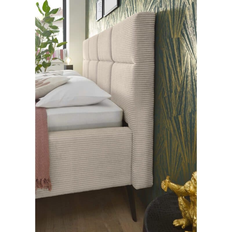 Set One Cary Polsterbett in Cord Poso 100 beige und Metallfüße schwarz, Wohnbeispiel