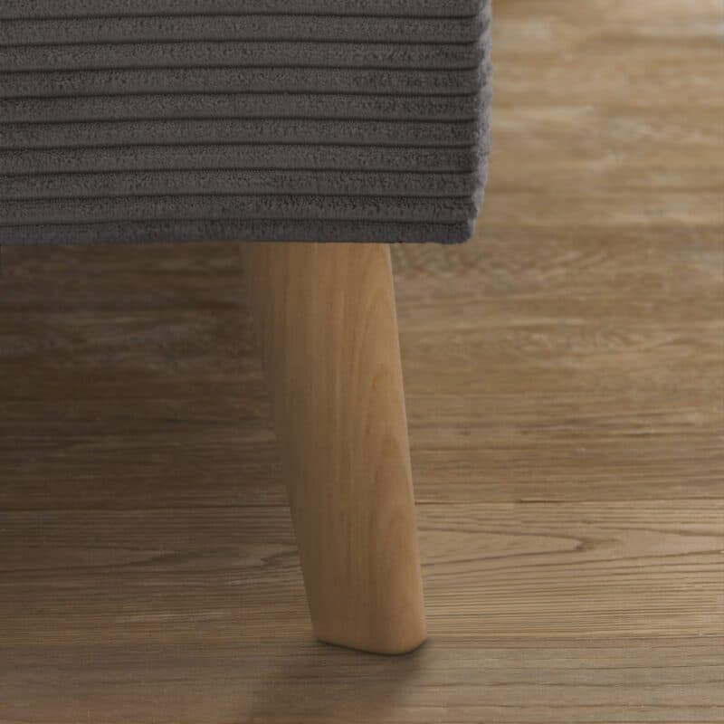 Set One Cary Polsterbett in Cord Poso 22 grau und Holzfuß eichefarbig, Detail Fuß