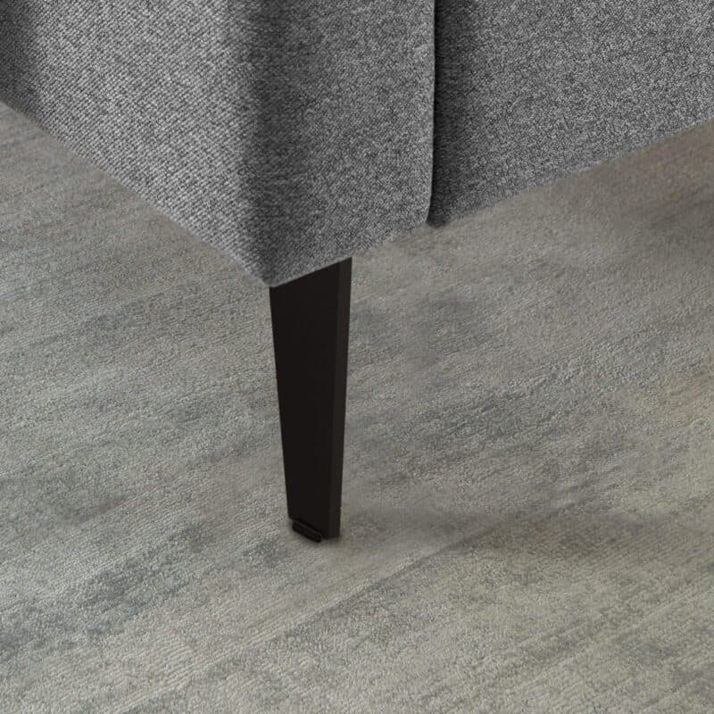 Set One Cary Polsterbett in Textilgewebe Faro 04 hellgrau und Metallfüße schwarz, Detail Fuß