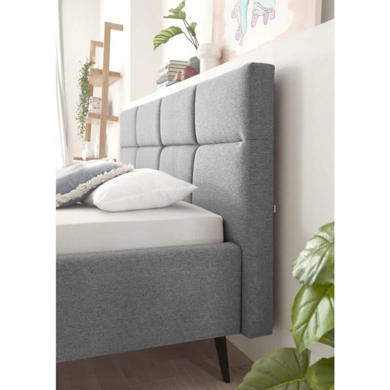 Set One Cary Polsterbett in Textilgewebe Faro 04 hellgrau und Metallfüße schwarz, Wohnbeispiel