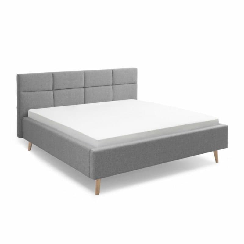 Set One Cary Polsterbett in Textilgewebe Faro 04 hellgrau und Holz eichefarbig Freisteller schräg