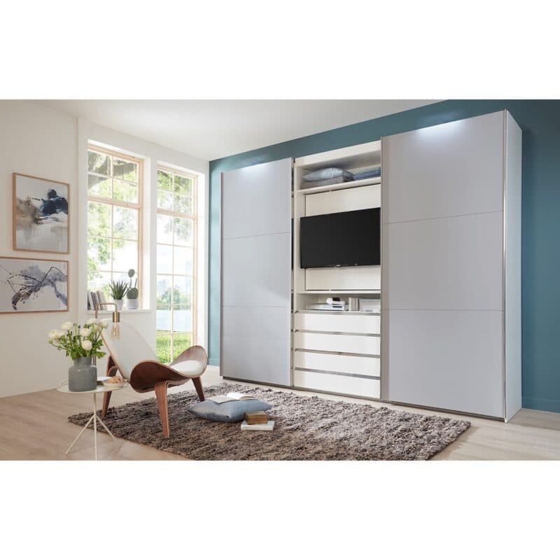 Wimex Magic TV-Schwebetürenschrank Beton Nachbildung lightgrey, Dekor weiß 236 cm hoch Wohnbeispiel