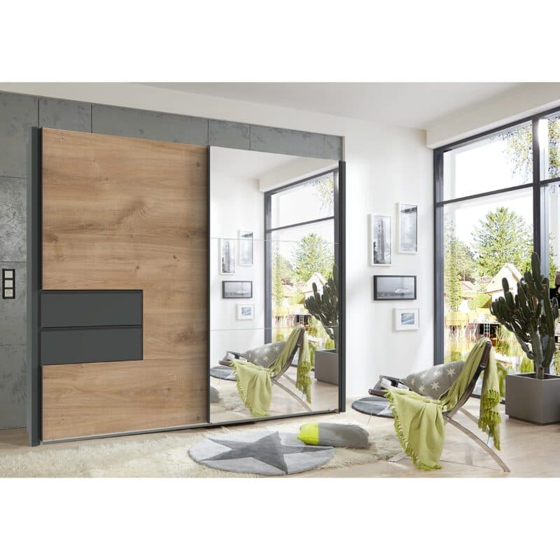 Wimex Palermo F55617-F55989 Schwebetürenschrank inklusive Passepartoutleisten Plankeneiche Nachbildung Dekor graphit mit Spiegel Milieubild