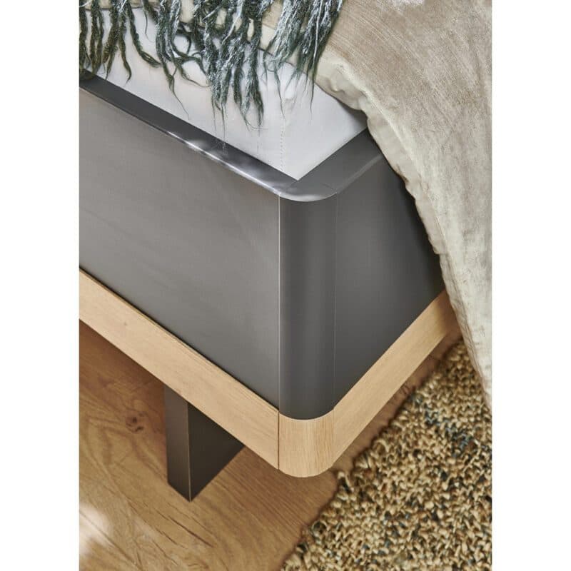 Wimex Gibraltar Detailbild Fußteil Dekor graphit Absetzung Artisan Eiche Nachbildung