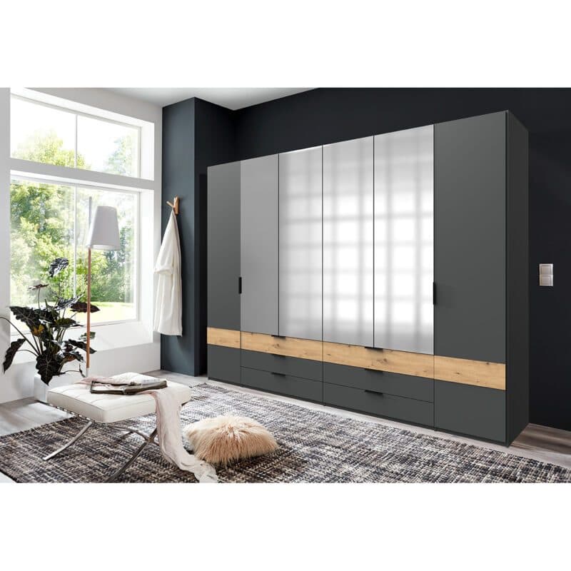 Wimex Gibraltar Drehtuerenschrank 6-tuerig in Dekor graphit Absetzung Artisan Eiche Nachbildung mit Spiegel Wohnbeispiel