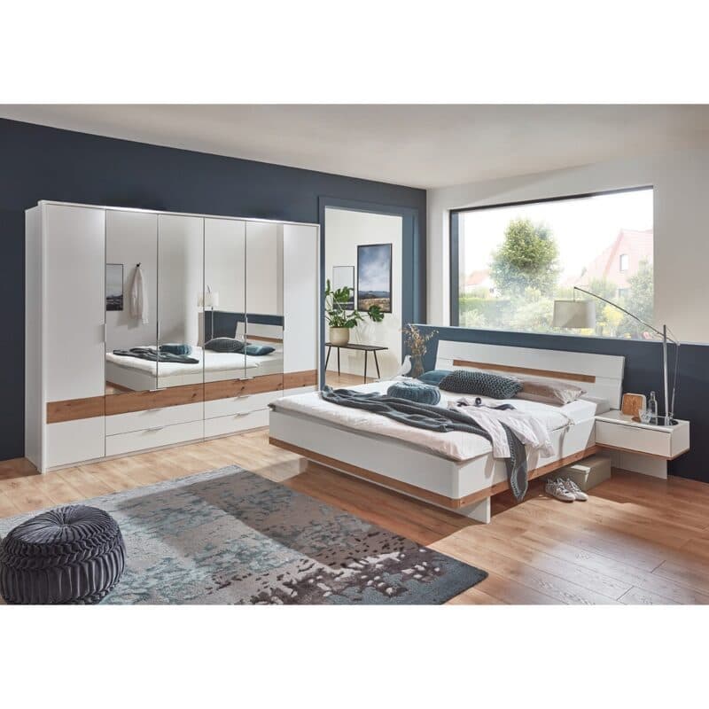 Wimex Gibraltar Schlafzimmer 3-teilig bestehend aus Drehtürenschrank 6-türig mit Passepartoutrahmen und Bettanlage inklusive Nachtkommoden in Dekor weiß Absetzung Artisan Eiche Nachbildung Wohnbeispiel