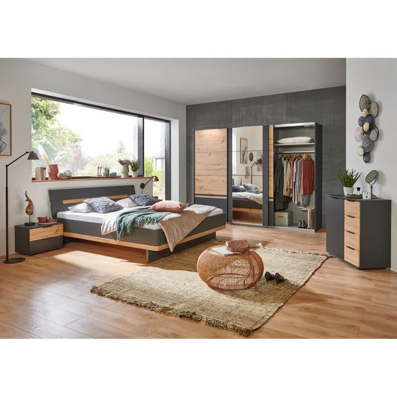 Wimex Gibraltar Schlafzimmer 4-teilig bestehend aus Schwebetürenschrank 3-türig Doppelbett 180x200 Nachtkommoden Paar mit jeweils 2 Schubladen Kombikommode in Dekor graphit Absetzung Artisan Eiche Nachbildung Wohnbeispiel