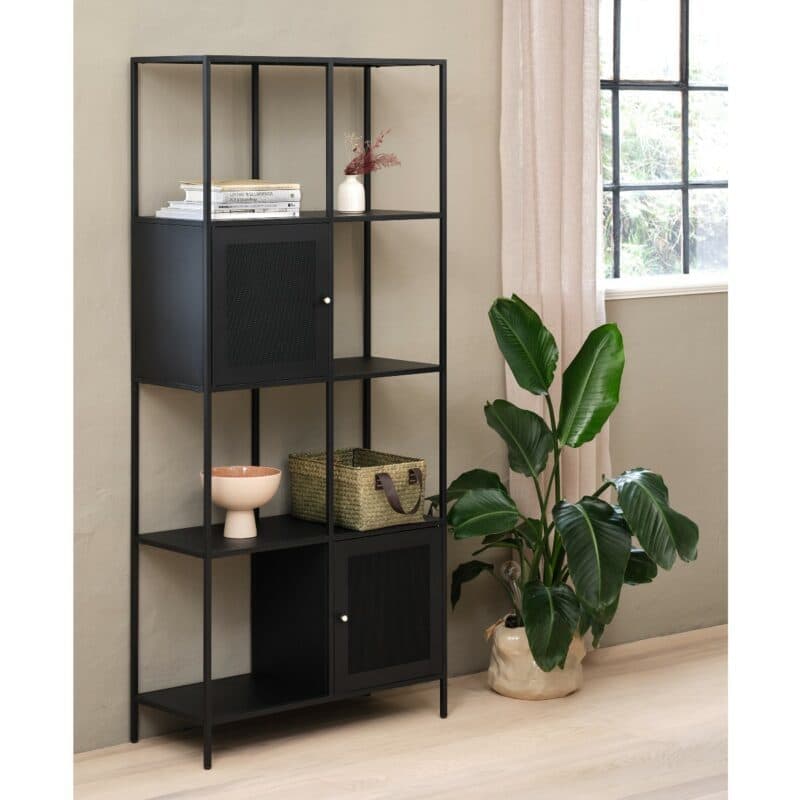 Trendstore Ulima Regal mit Gittertüren und Wechselgriffen (hier gold) - Wohnbeispiel