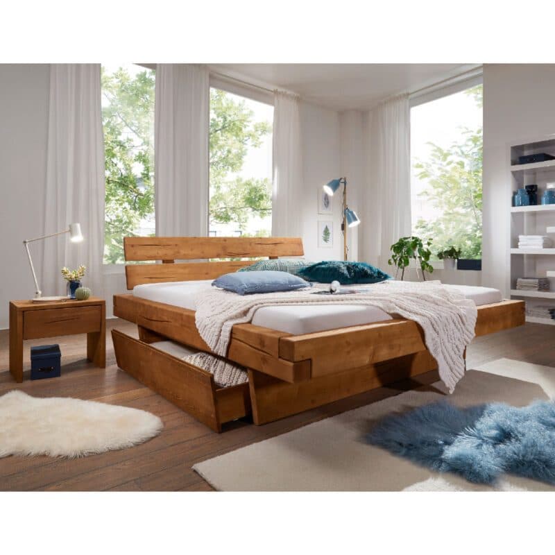 Trendstore Bennet Balkenbett aus Fichte honigfarben mit Bettkasten.