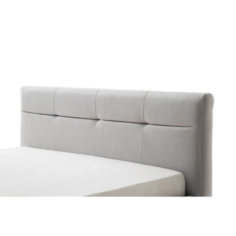 Meise Lotte Polsterbett in Bezug Melva hellgrau und Füßen aus Massivholz eichefarbig - Detail Kppfteil