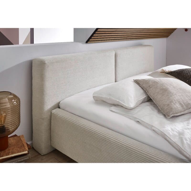 Meise Cube Polsterbett mit Cordbezug in Beige - Wohnbeispiel Detail