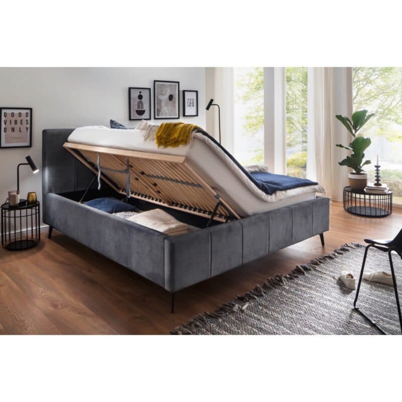 Meise Lizzano Polsterbett in Textilbezug Cloud Anthrazit inkl. Bettkasten und Lattenrost - Wohnbeispiel mit Bettkasten offen