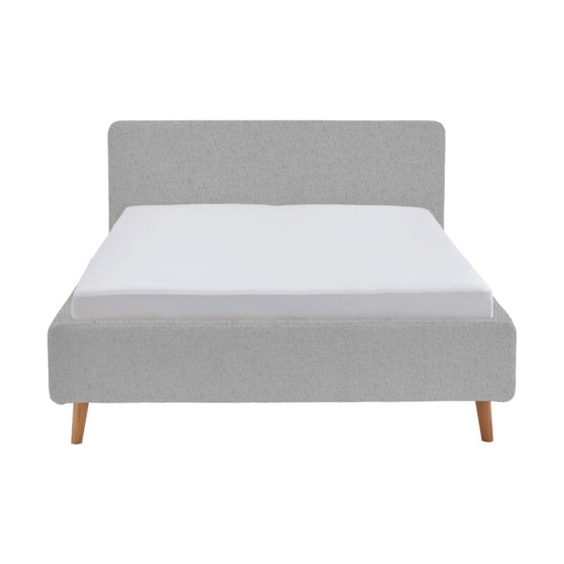 Meise Mattis Polsterbett in Bezug Teddy abriamo grau und Füßen aus Massivholz eichefarbig.